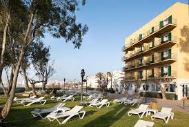 Book Hotel Roses Platja – Your Dream Beach Getaway!