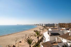 Book Hotel Roses Platja – Your Dream Beach Getaway!